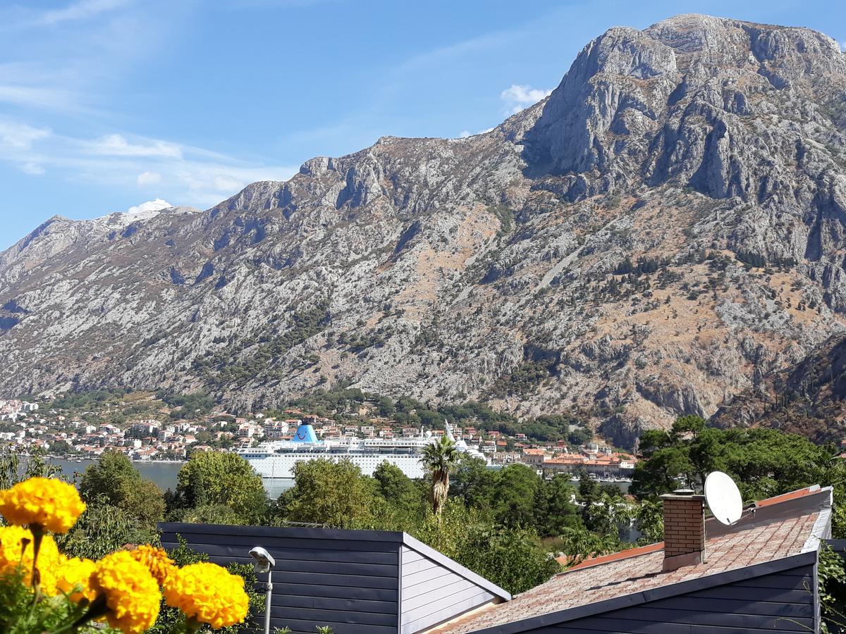 Maritimo Apartments Kotor Luaran gambar