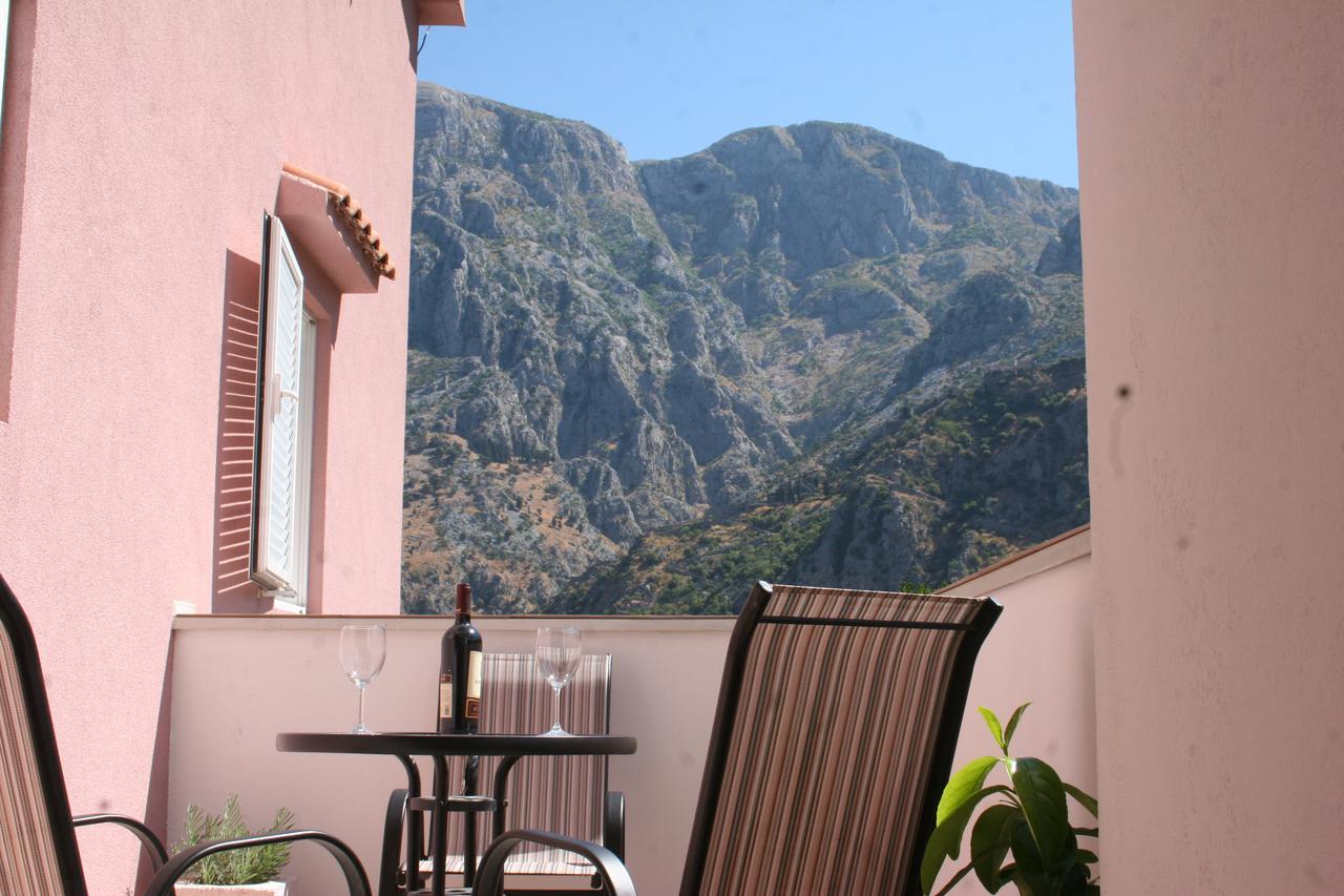 Maritimo Apartments Kotor Luaran gambar