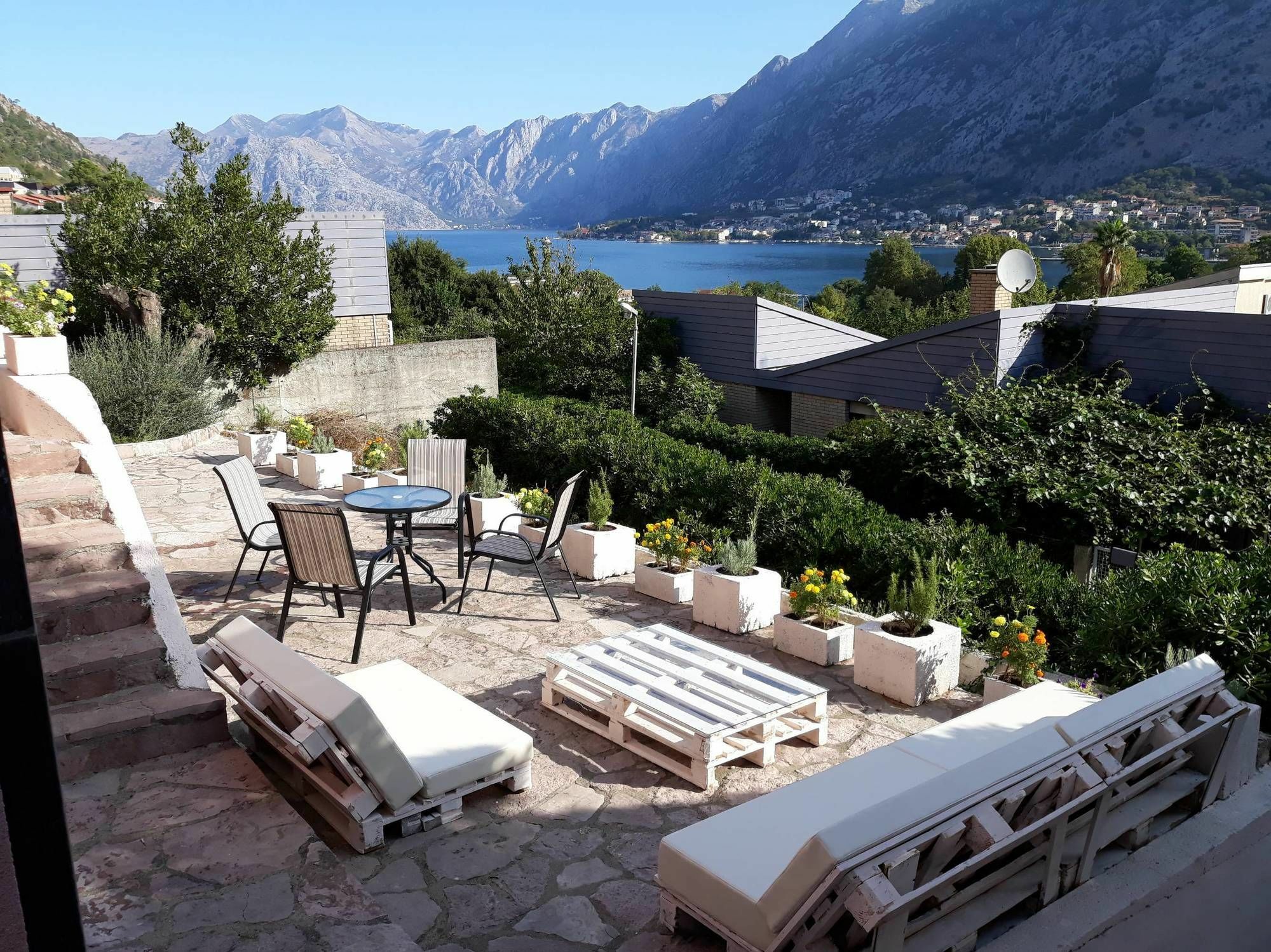 Maritimo Apartments Kotor Luaran gambar